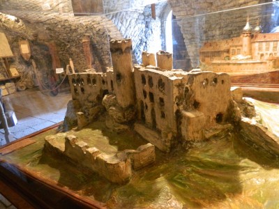 201205230924-Ogrodzieniec_Castle-DSCN0314.jpg